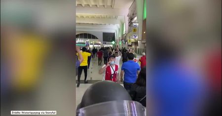 Uzbrojony mężczyzna w centrum handlowym w Paryżu. Trwa akcja policji, budynek ewakuowany