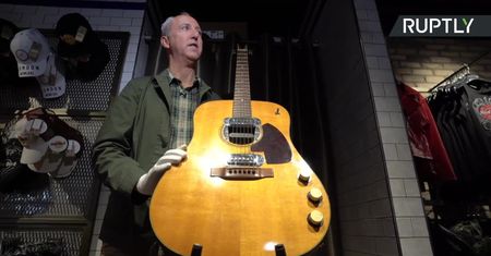 Legendarna gitara Kurta Cobaina z koncertu MTV Unplugged trafi pod młotek. Pobije światowy rekord?