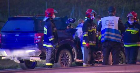 Śmiertelny wypadek na drodze S5 w Wielkopolsce. Samochód osobowy uderzył w tył ciężarówki, pasażer zginął na miejscu