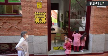 Strajk nauczycieli w Madrycie. Domagają się lepszych środków bezpieczeństwa przeciwko koronawirusowi