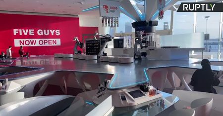 Kawiarnia prowadzona przez roboty stała się sensacją w Dubaju