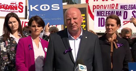 Prokurator generalny domaga się, bym poniósł odpowiedzialność za gest solidarności wobec koleżanki”.