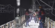 Atak zimy w północno-wschodnich Chinach. 400 osób pracowało przez całą dobę, skuwając lód z trakcji kolejowej