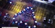 Radiowozy utworzyły ogromne serce. W ten sposób policjanci oddali hołd pracownikom szpitala