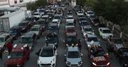 Nietypowe zakończenie roku szkolnego. Licealiści z Juarez odebrali świadectwa w… okienku drive-thru