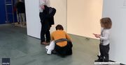 YouTuber nabrał odwiedzających nowojorskie Muzeum Sztuki Nowoczesnej. Myśleli, że okulary na podłodze są częścią wystawy