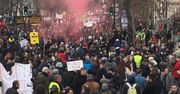 Race rozświetliły Paryż. Protesty przeciwko planowanej reformie emerytalnej nie ustają