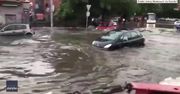 Zalane ulice Belgradu, zatopione samochody i…. poruszający się w wodzie autobus