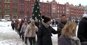 Polonez w centrum Rudy Śląskiej. Maturzyści zatańczyli z wiceprezydentem miasta