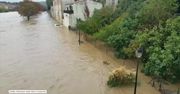 Wezbrane rzeki zmywają samochody z ulic, ludzie uciekają na dachy. 13 śmiertelnych ofiar powodzi we Francji
