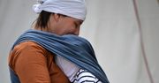Noszenie dziecka w chuście jest zdrowe i bezpieczne. Konieczne jest poprawne wykonanie wiązania i zapewnienie dziecku odpowiedniej pozycji