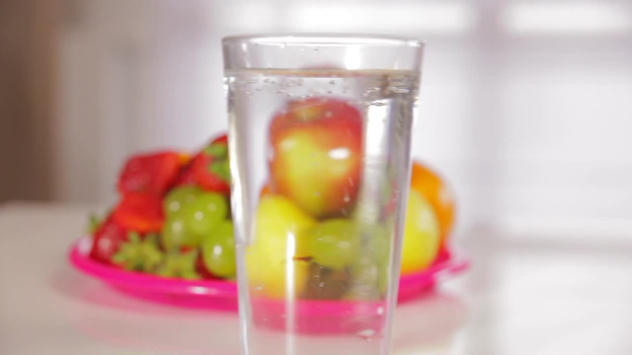 Jak poprawić działanie układu pokarmowego po świętach? Oto produkty, które wspomagają trawienie