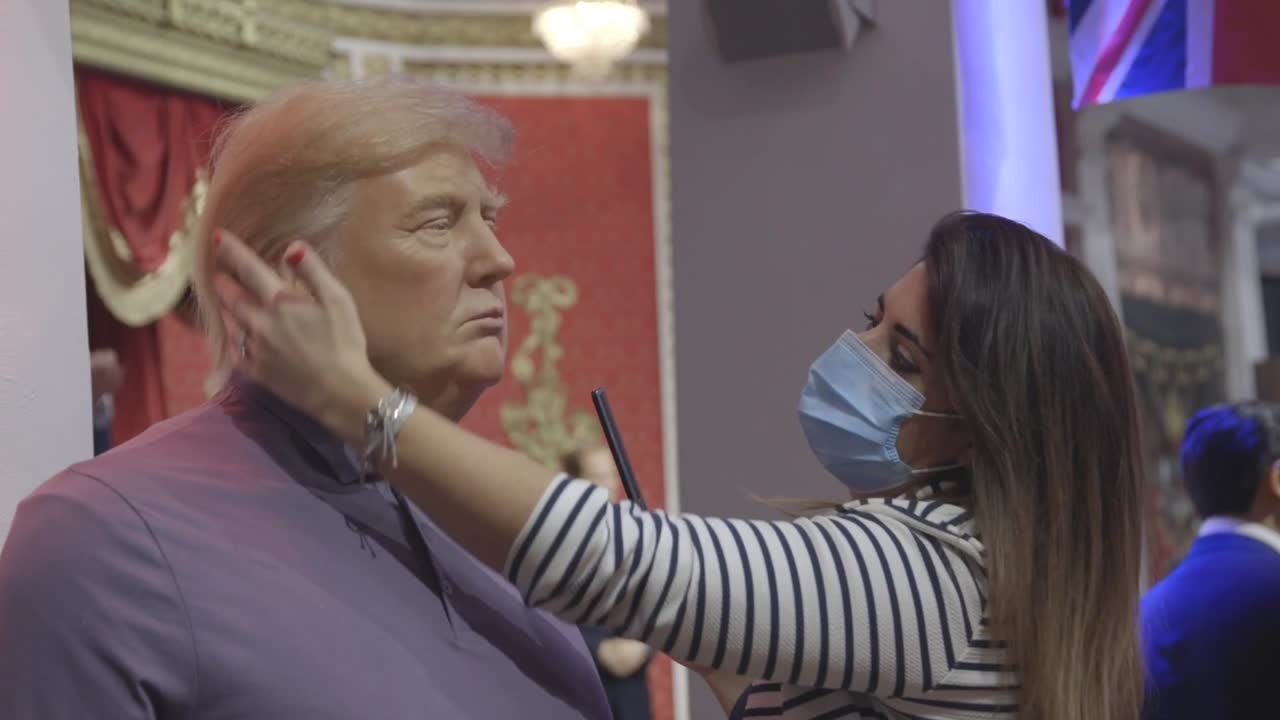 Figura woskowa Donalda Trumpa w Muezum Figur Woskowych Madame Tussaud gotowa na… grę w golfa