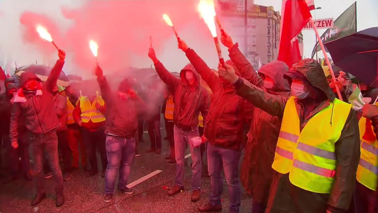 Tysiące rolników protestuje w Warszawie przeciw “Piątce dla zwierząt”