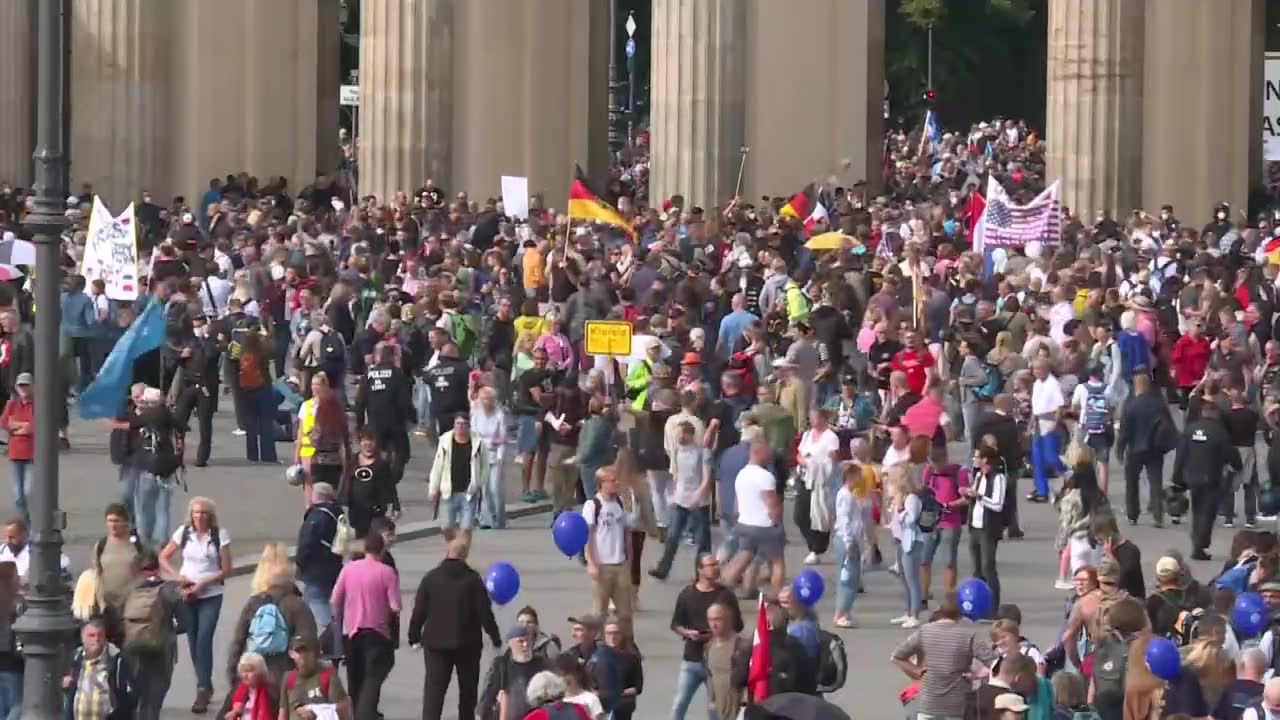 Protest przeciw obostrzeniom w stolicy Niemiec. Policja zatrzymała kilka osób