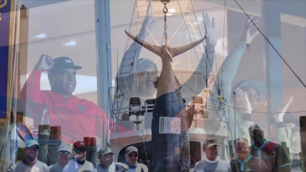 Michael Jordan uczestniczy w turnieju wędkarskim. Legendarny koszykarz złowił ogromną rybę, ważącą 200 kg