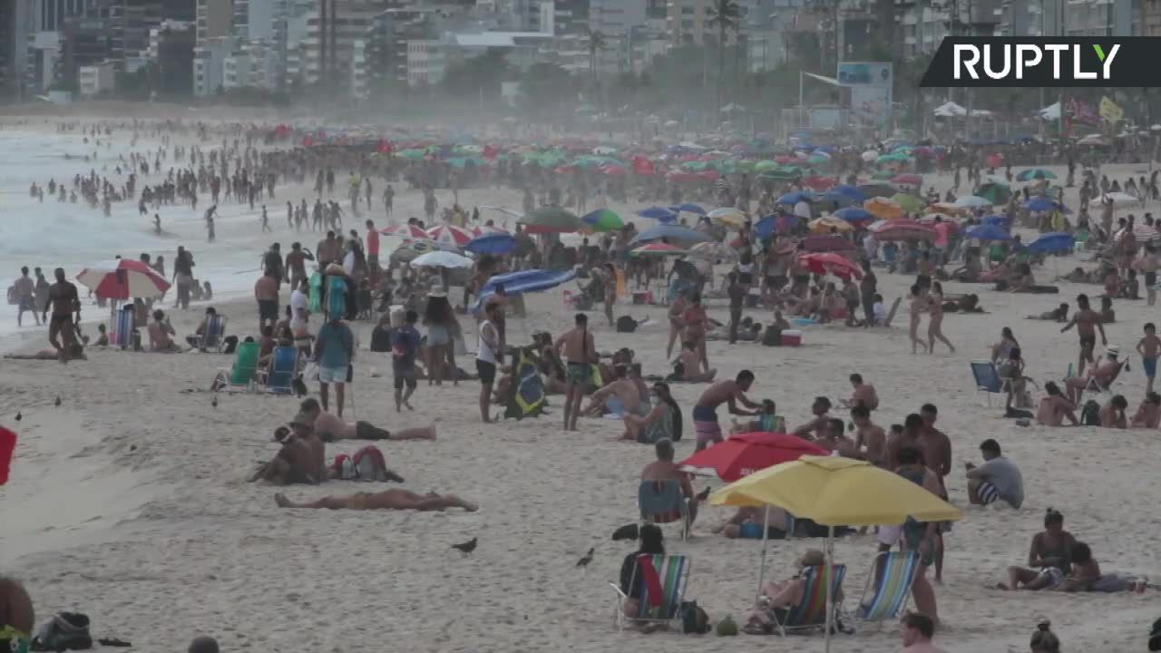 Brazylijczycy nie boją się pandemii. Tłumy plażowiczów na Copacabanie