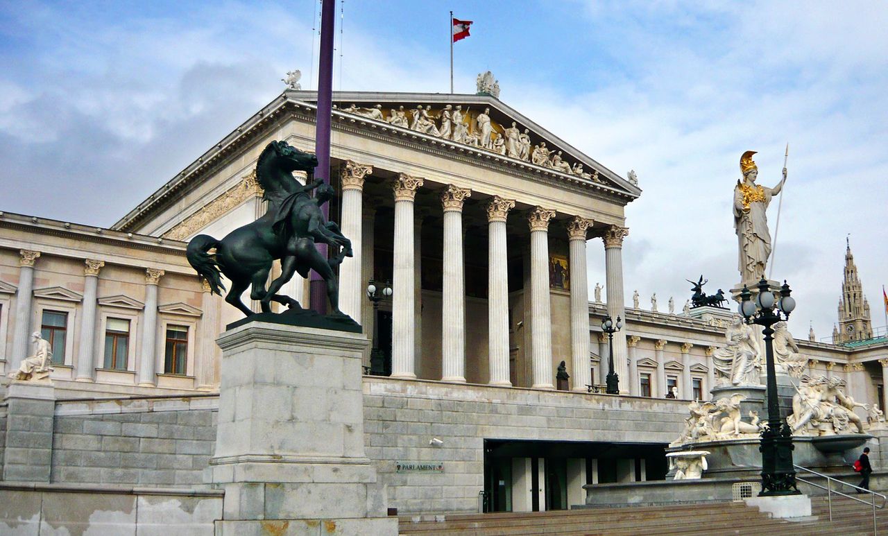 Austriacy wybierają nowy parlament. W wyborach udział bierze 16 partii