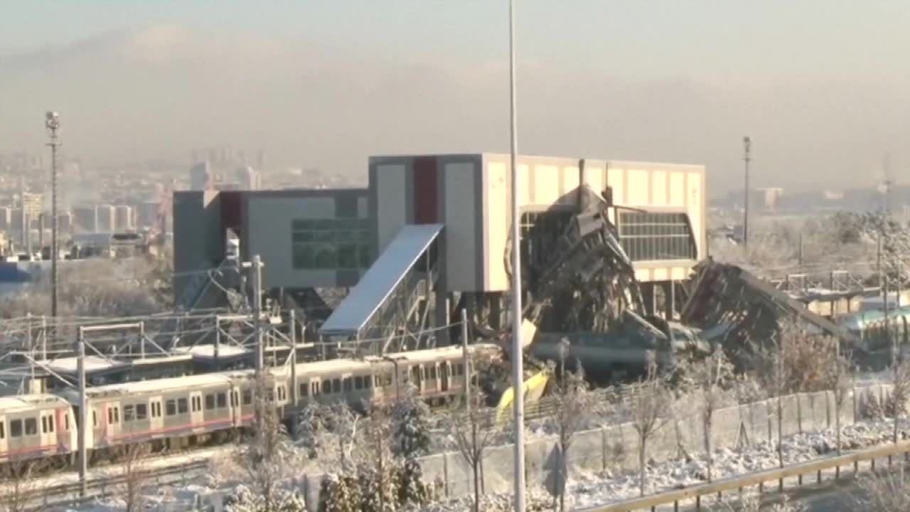 Co najmniej cztery osoby zginęły, a 43 zostały ranne w katastrofie kolejowej w Turcji