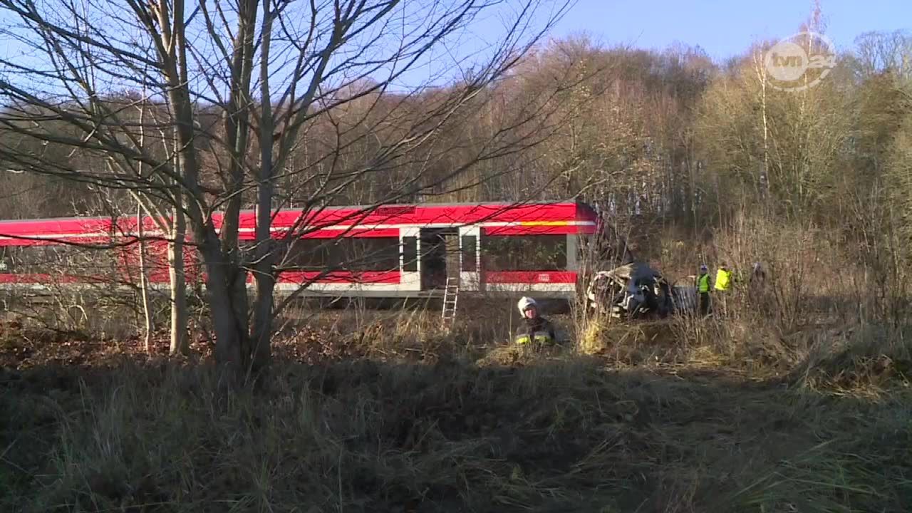 Zderzenie pociągu z samochodem osobowym. Kierowca zginął na miejscu