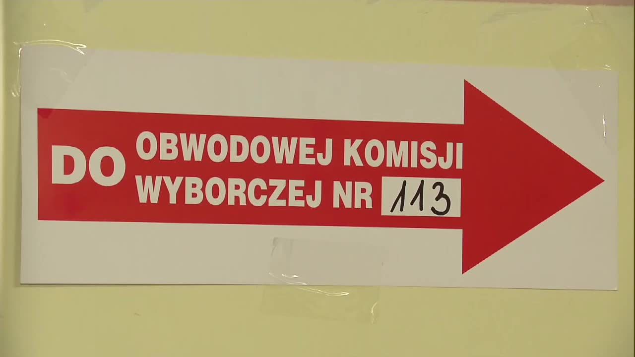 Naruszenie ciszy wyborczej w Śremie. Mężczyzna jeździł samochodem obklejonym plakatami wyborczymi