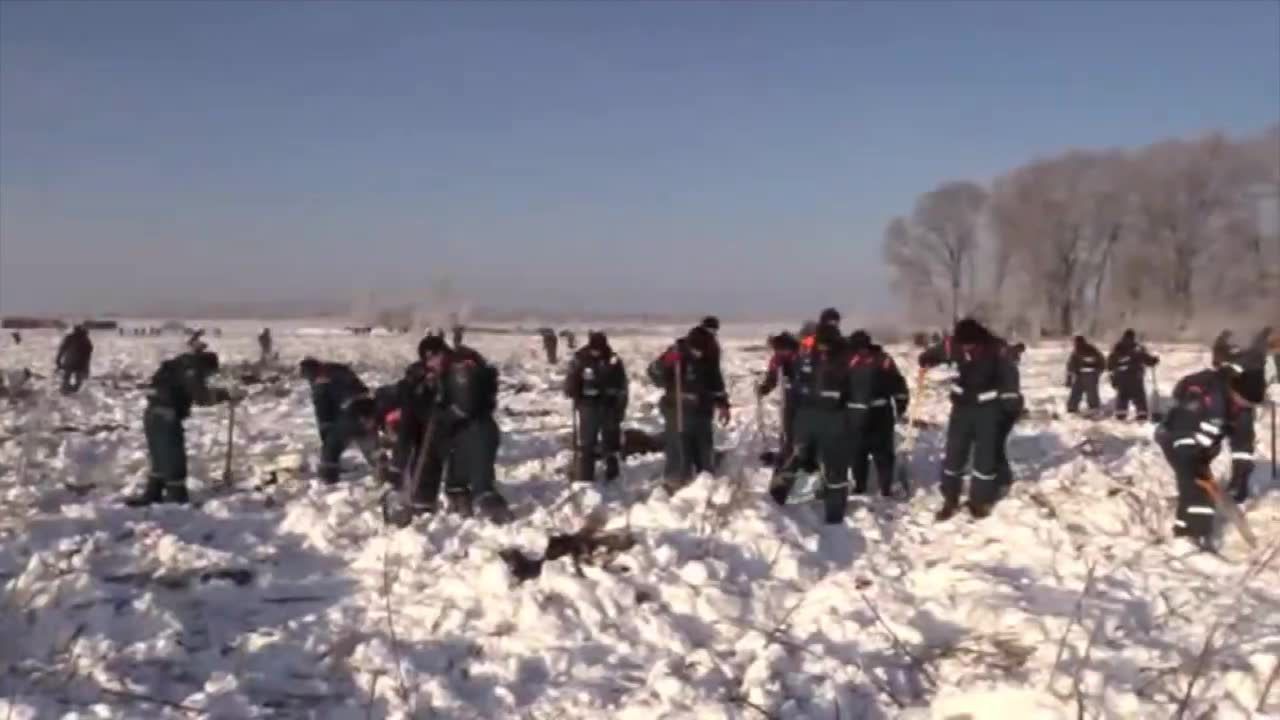 Zbierają szczątki rosyjskiego samolotu. Przyczyną katastrofy oblodzenie czujników