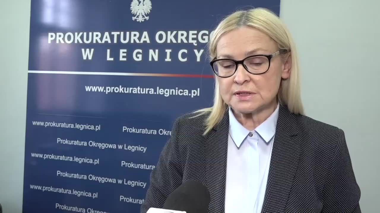 Bezdomny podpalił się w radiowozie niedopałkiem, jest w szpitalu. Prokuratura prowadzi śledztwo