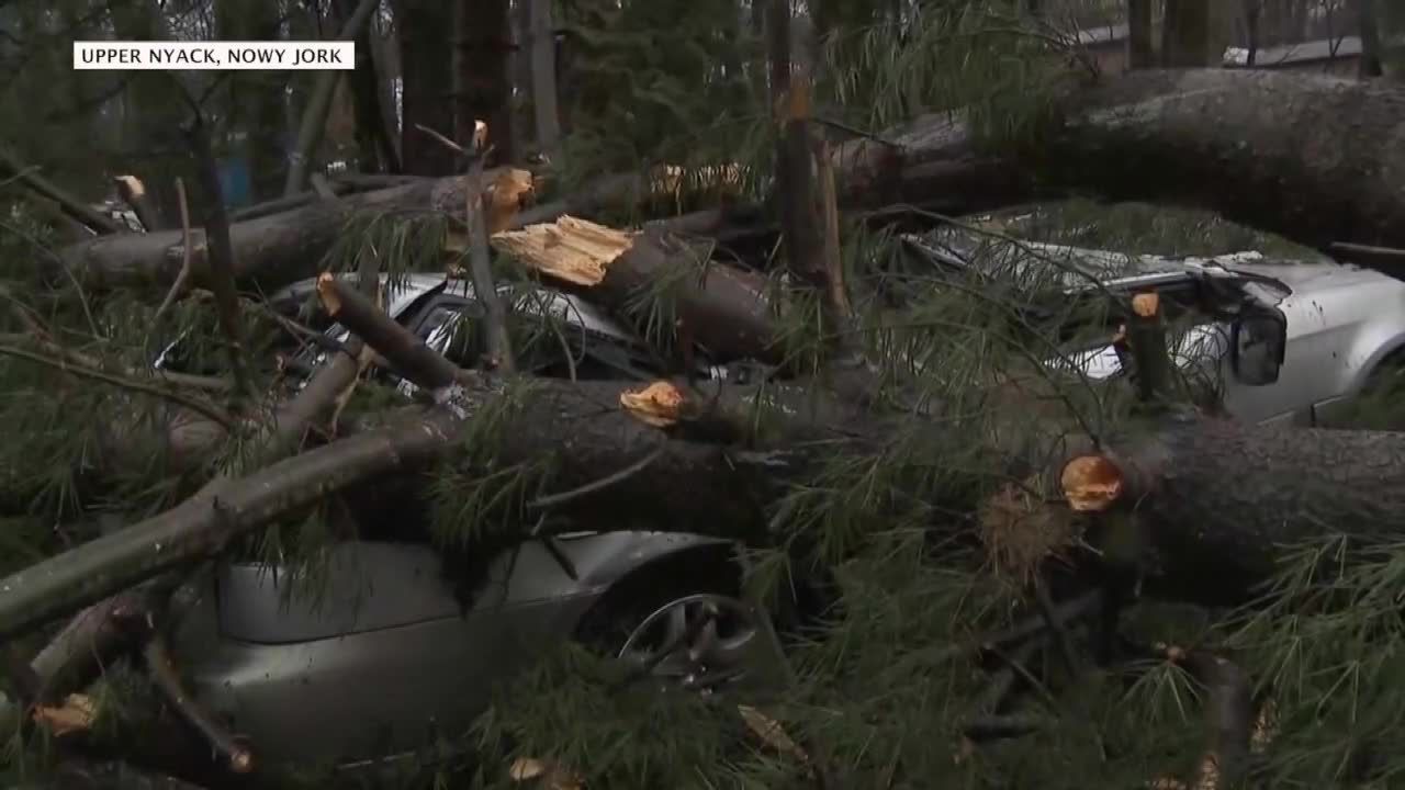 Załamanie pogody na wschodnim wybrzeżu USA – nawałnica na przedmieściach Nowego Jorku, Buffalo zasypane śniegiem