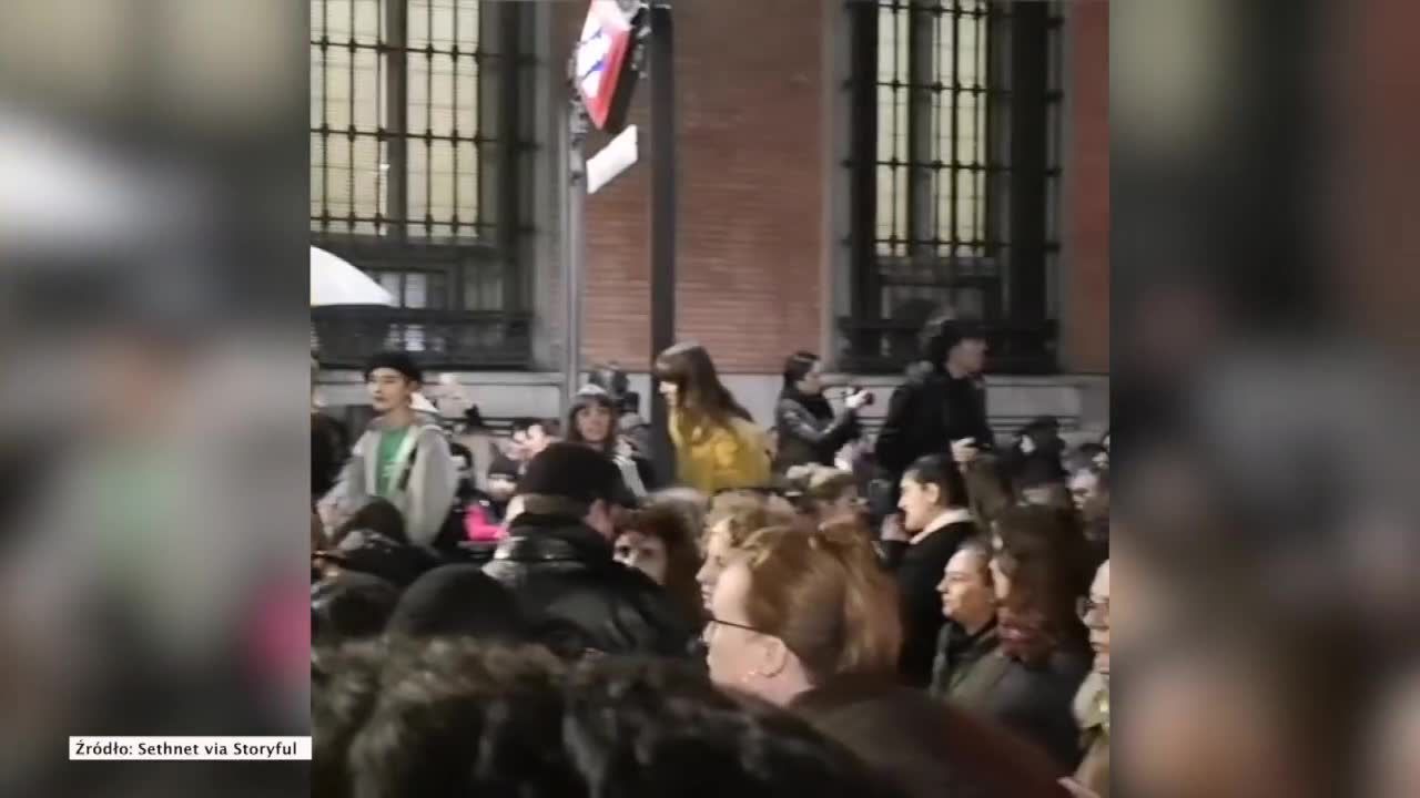 Tysiące ludzi protestowały przed Ministerstwem Sprawiedliwości w Madrycie przeciwko decyzji sądu po gwałcie na 14-latce