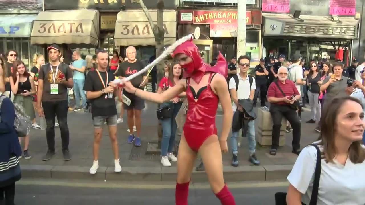 Zamieszki podczas parady LGBT w Belgradzie. Przeciwnicy próbowali ją zablokować