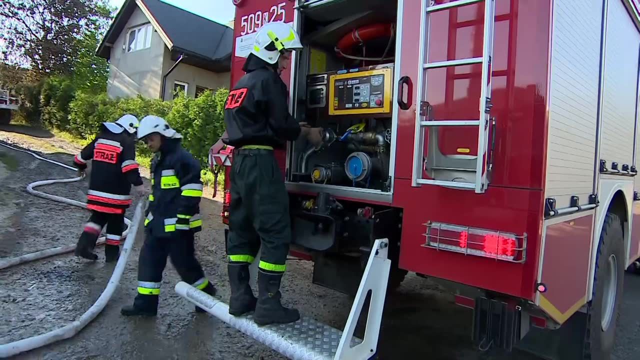 Pożar w warsztacie samochodowym w Małopolsce. Spłonęły trzy autobusy, dwa samochody dostawcze i osobówka