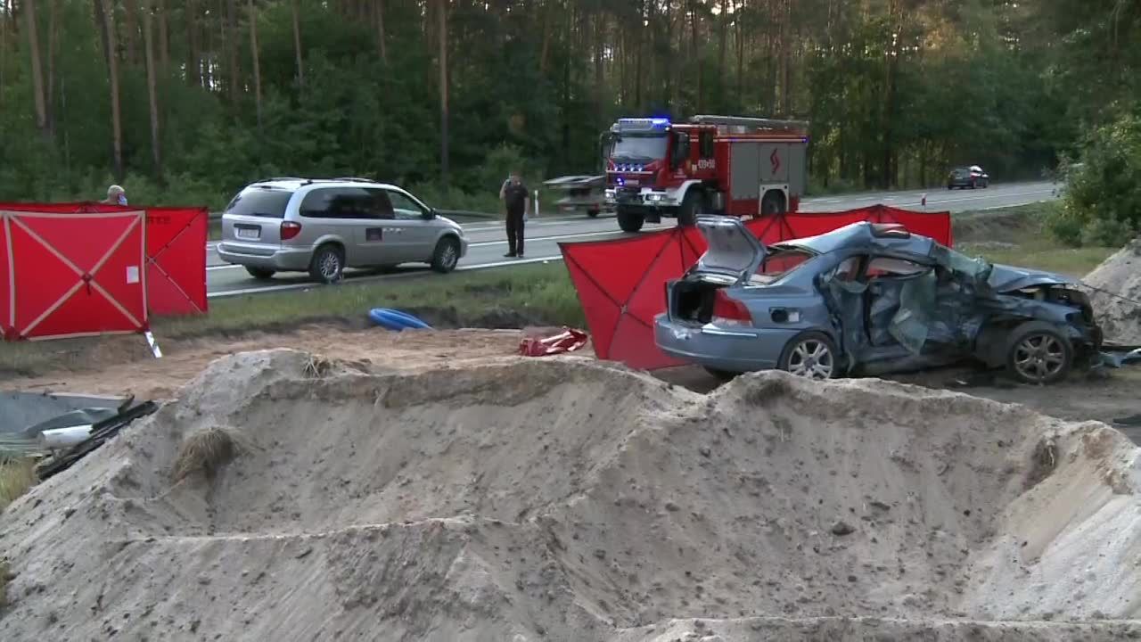 Dwie osoby zginęły w zderzeniu samochodów na skrzyżowaniu dróg krajowych 42 i 74 na Śląsku