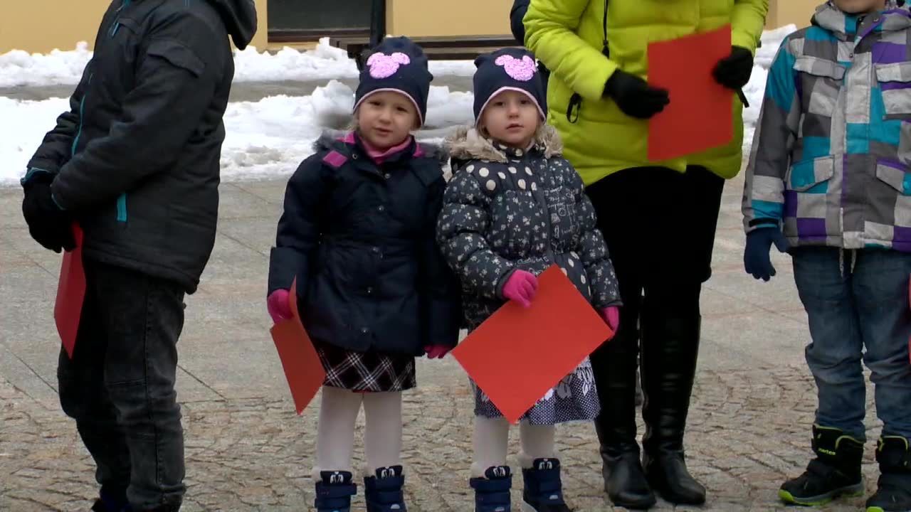 Wiece poparcia dla WOŚP w całej Polsce. W Białymstoku utworzono wielkie serce z ludzi