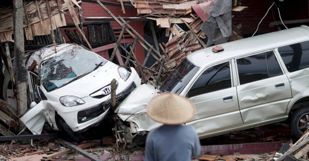Tsunami w Indonezji zabiło co najmniej 222 osób. Tysiące innych straciły dach nad głową