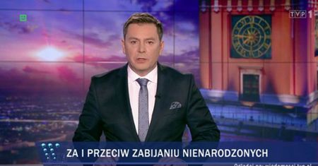 "Wiadomości" TVP w swoim stylu o Czarnym Proteście. "Kilka tysięcy w kilku miastach"