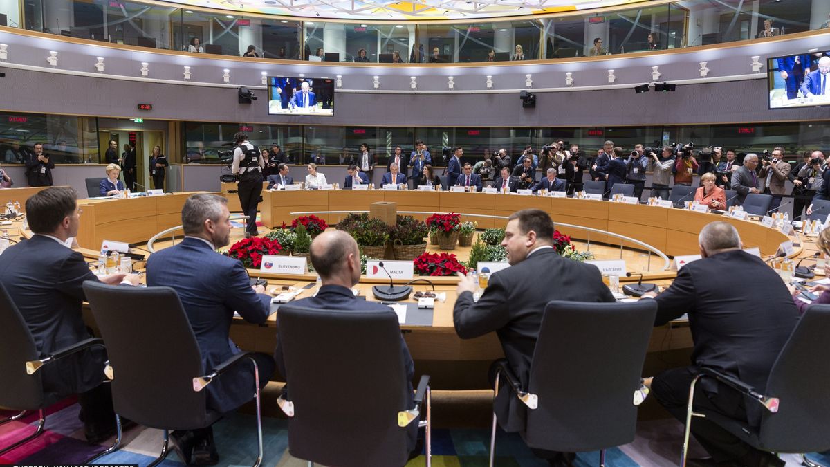 Przywódcy państw UE rozpoczęli spotkanie około 19. Już po 25 minutach zakończyło się ono fiaskiem. Zgody co do budżetu nie ma
