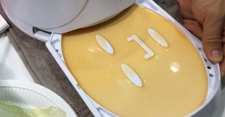 Wyciskarka do maseczek. Nowy koreański gadżet podbije świat urody?