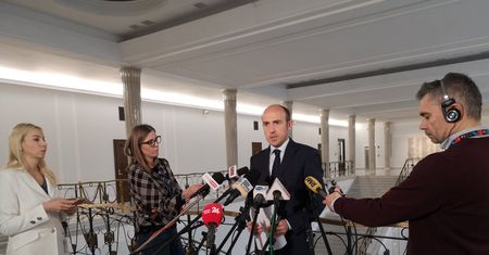 KO zapowiada wniosek o odwołanie Elżbiety Witek i składa zawiadomienie ws. fałszerstwa