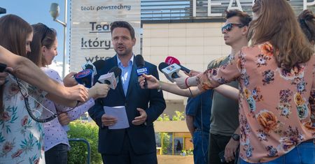 Kopciuchy masowo trują Warszawę. W niektórych dzielnicach pieców przybyło