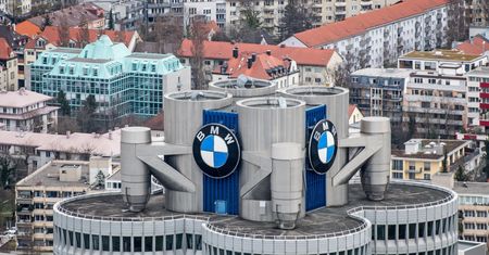 BMW zaczyna sprzedaż elektrycznych hulajnóg. Cena - 799 euro