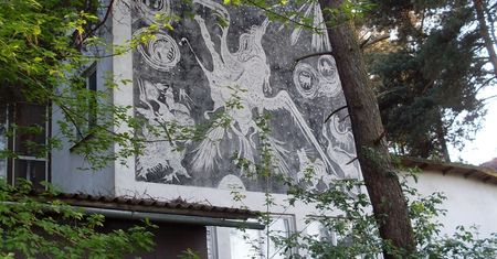 Zamieszkali w Raju... pod Warszawą. Niezwykły dom wielopokoleniowy