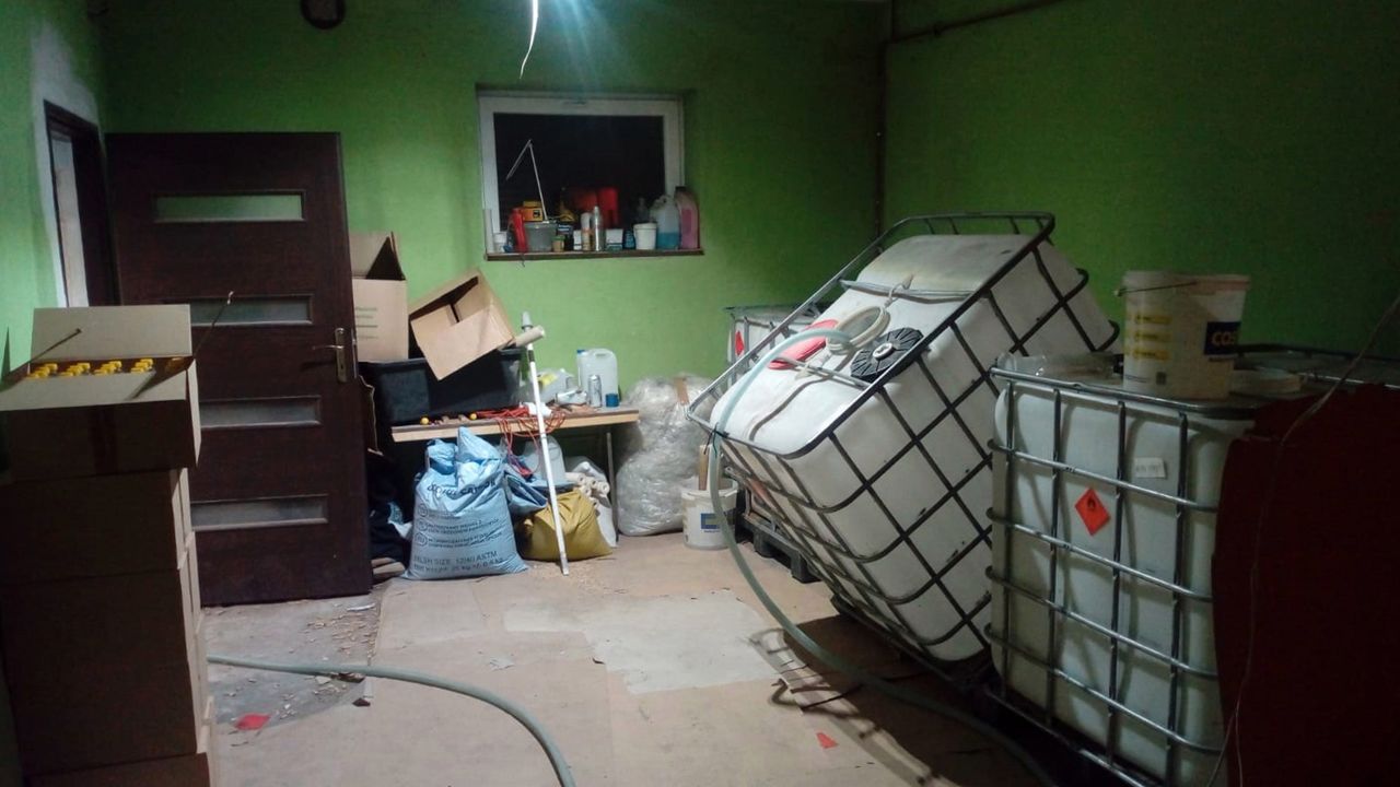 Handel nielegalnym tytoniem. KAS i CBŚP zabezpieczyła towar wart 1,5 mln zł