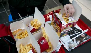 KFC sprzedawało kubełki za złotówkę. Gigantyczna kolejka chętnych na promocję