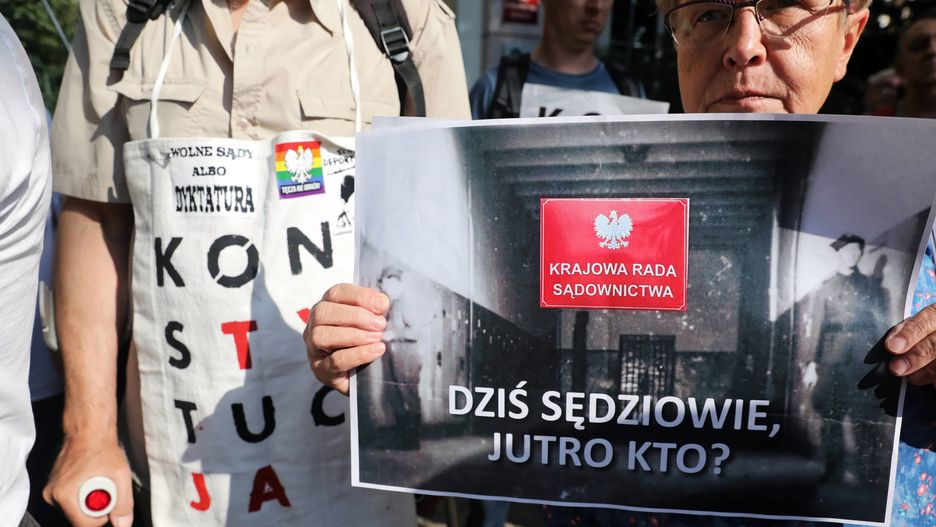 Protest przed KRS w Warszawie