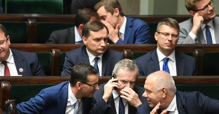 Wybory parlamentarne 2019. "Program PiS się drukuje". Jacek Sasin mówi o grubej książce