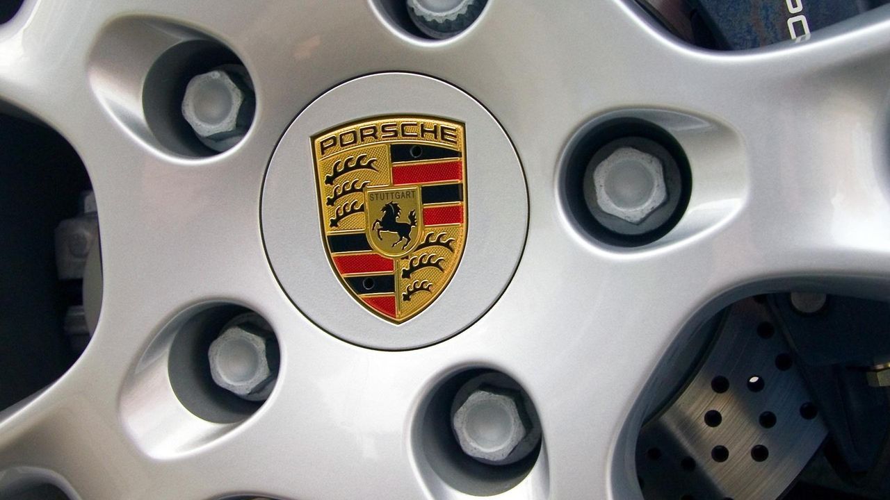 Porsche wyjeżdża z garażu Electronic Arts