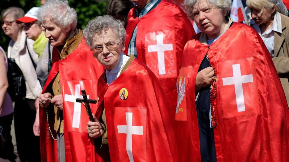 Uczestniczki Krucjaty Różańcowej za Ojczyznę podczas wiecu w Warszawie.