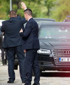 Kolumna pędzi środkiem trasy i spycha inne auta. Nagranie trafiło do sieci