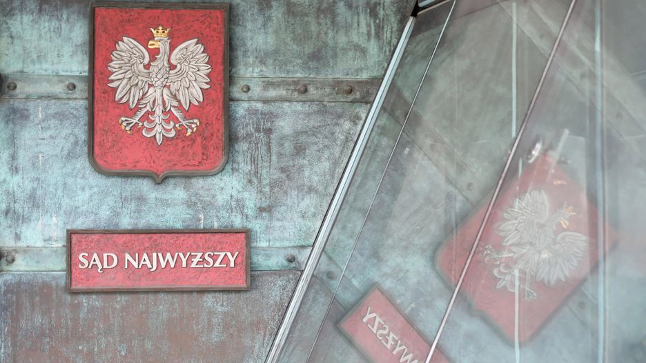 TSUE podjął decyzję o zawieszeniu przepisów ustawy o SN dotyczących stanu spoczynku najstarszych sędziów i przywrócenie ich do pracy