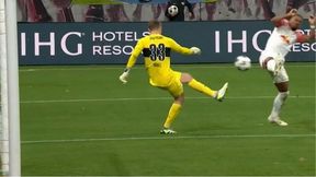 Kuriozalny gol w Bundeslidze! Fatalne zachowanie obrońcy i bramkarza